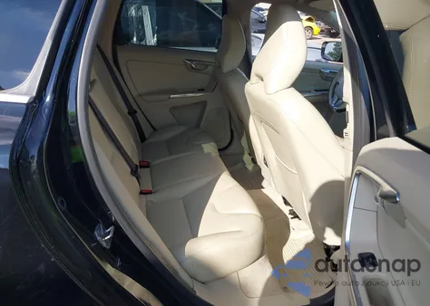 2015 Volvo Xc60 T5 Premier z USA, uszkodzony, nr VIN YV440MDK3F2740379